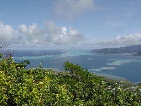 Lagon de Raiatea et Tahaa, au fond Bora Bora